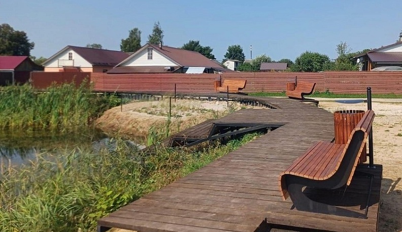 В Дзержинском районе закончилось благоустройство пруда по нацпроекту