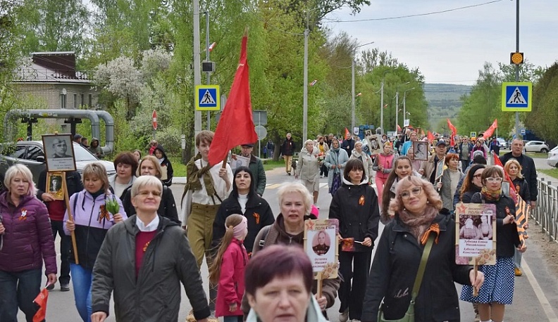 В Тарусе праздничное шествие открыла колонна байкеров