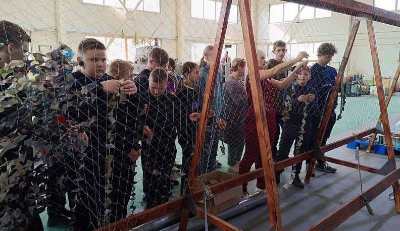 Школьники из Медынского района побывали на предприятии, помогающем фронту