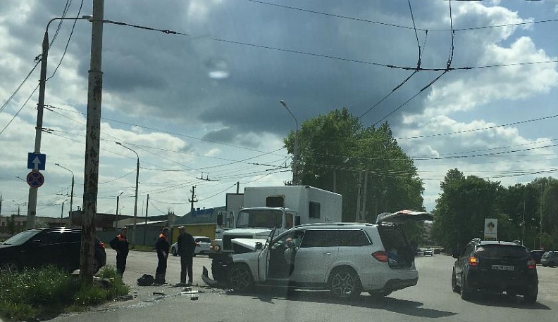 В ДТП на Правобережном проезде есть пострадавшие  