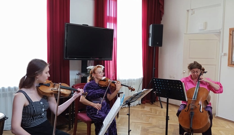 В Калуге состоялся концерт памяти музыканта-импровизатора Дениса Феофентова