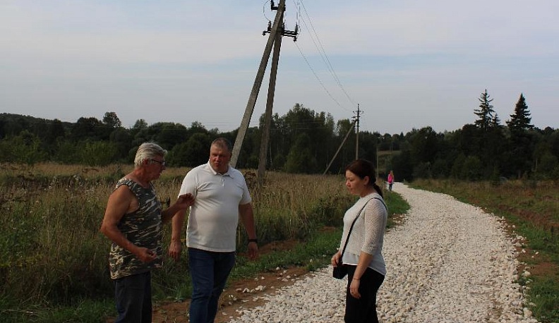 В Тарусском районе строят дорогу до деревни Киреево
