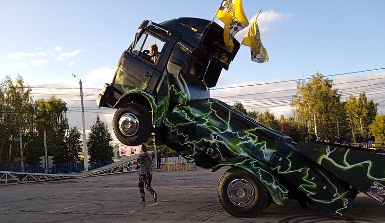 В Калуге показали шоу каскадёров