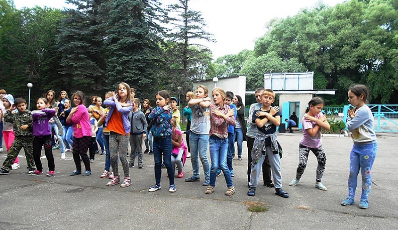 В калужских школах не хватает ансамблей и театральных кружков