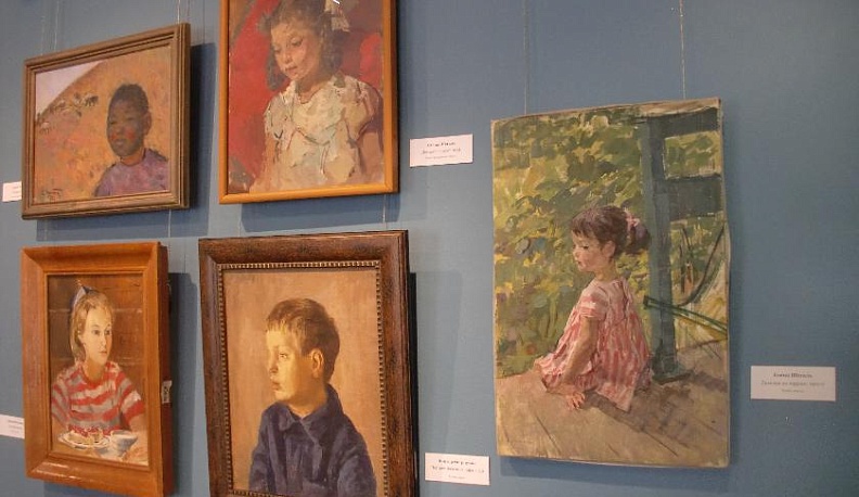 В Калужском музее изобразительных искусств начала работу выставка «Город детства»