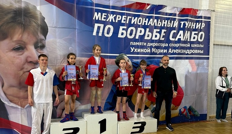 В Людинове самбисты почтили память бывшего директора спортшколы