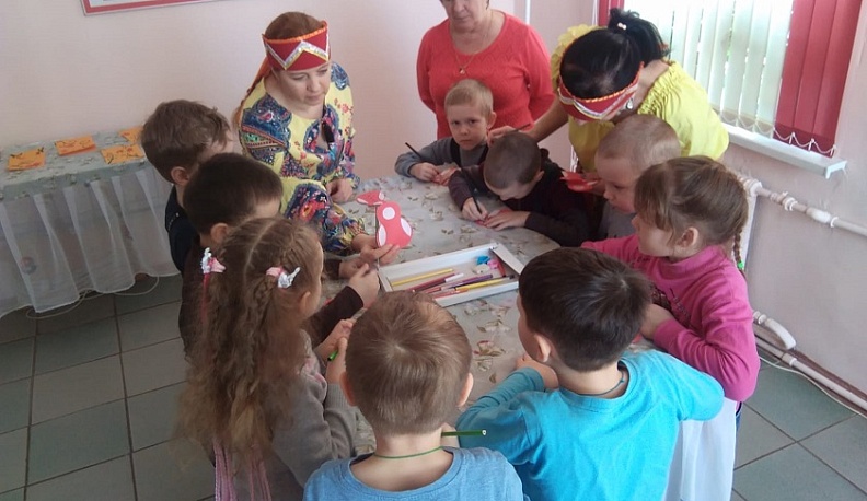 В Корекозевской модельной библиотеке прошло мероприятие «Красавица-матрёшка»