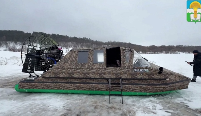 В Ферзиковском округе организовали переправу калужан через Оку на аэролодке