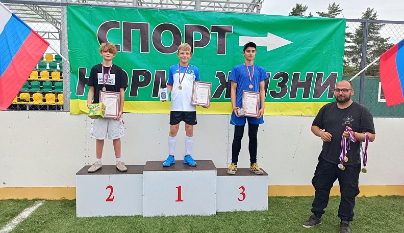 В Износках День молодежи отметили спортивными соревнованиями