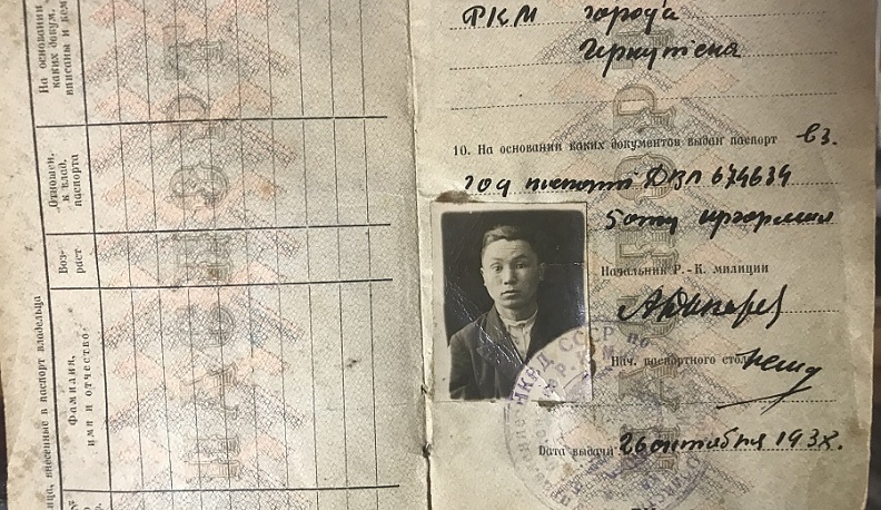 Землю из Бурятии привезла в Обнинск на могилу своего дяди-красноармейца жительница Петербурга