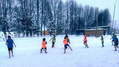 Юные спортсмены Барятинского округа сыграли в зимний футбол