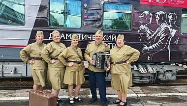 Артисты из Перемышльского округа встретили «Театральный поезд» на вокзале Калуги