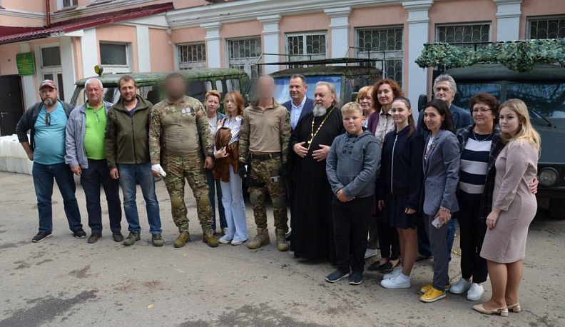 Волонтерская группа «Братья» отправила из Калуги в зону СВО три автомобиля и гуманитарный груз