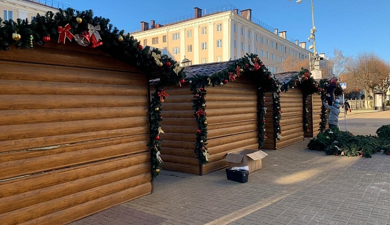 В Калуге начали украшать Театральную улицу
