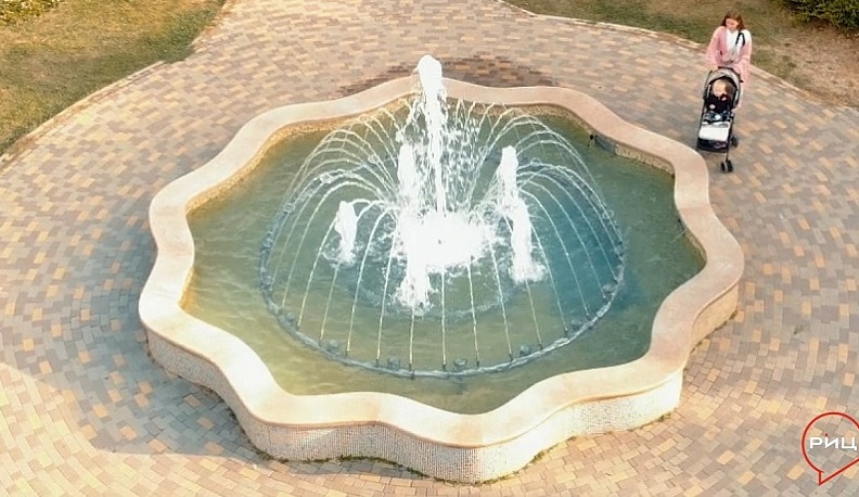 На строительство фонтана в Ермолине деньги добавят с ремонта дорог