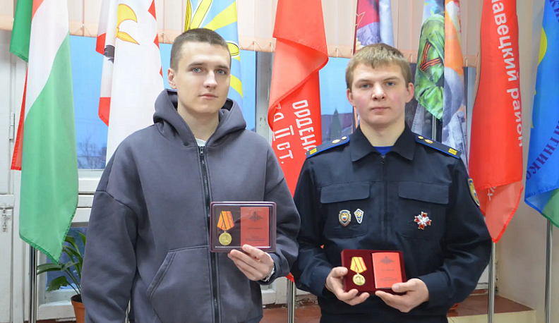 Жителям Малоярославца вручили медали за участие в военном параде 