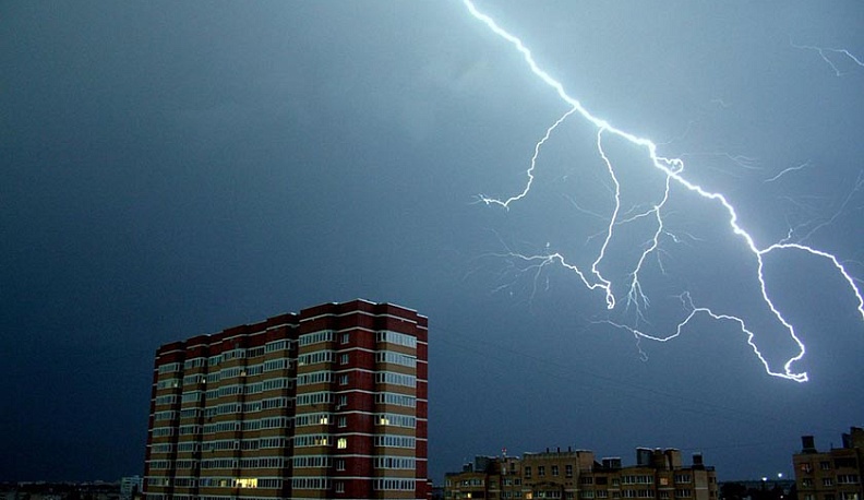 В Калужской области в четверг обещают грозу и сильный ветер