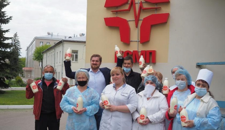 Молочные продукты калужским медикам передали ферзиковские фермеры