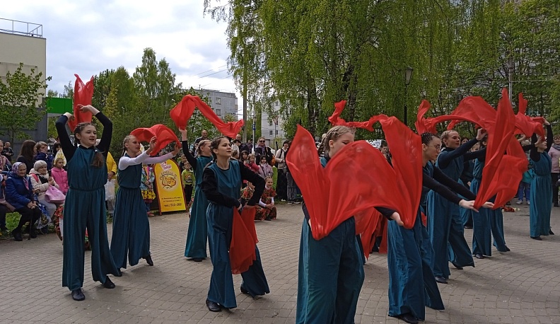 В преддверии 78-й годовщины Победы в калужском микрорайоне «Кубяка» состоялся праздничный концерт