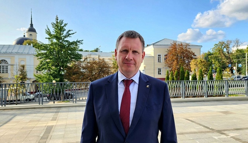 Председатель Законодательного Собрания Геннадий Новосельцев поздравил школьников с началом учебного года