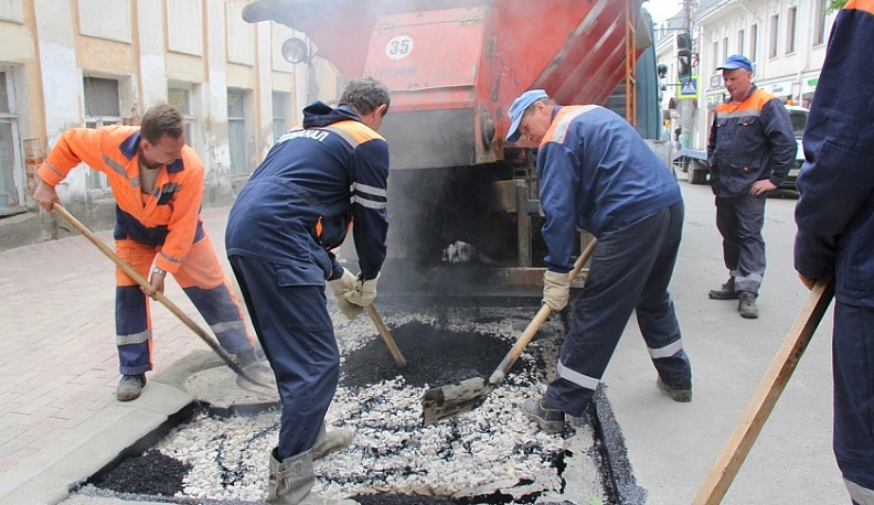 В Калуге водоканал устранит порядка 150 ям на дорогах до августа