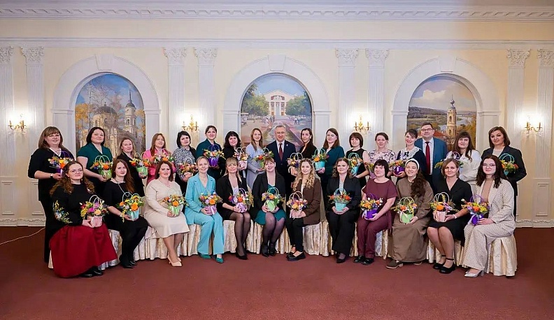 Владислав Шапша встретился с многодетными мамами накануне 8 Марта