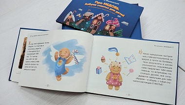 Писательница и журналист Дарья Хромова передала книги для библиотек Первомайска