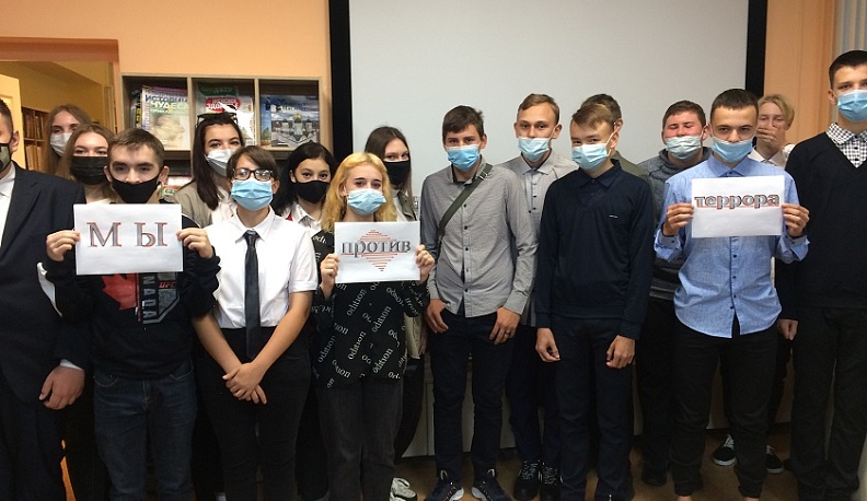 В калужской библиотеке №4 прошел час памяти «Мир без насилия»