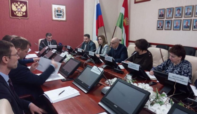 В областном Заксобрании вновь обсуждают проблемы такси