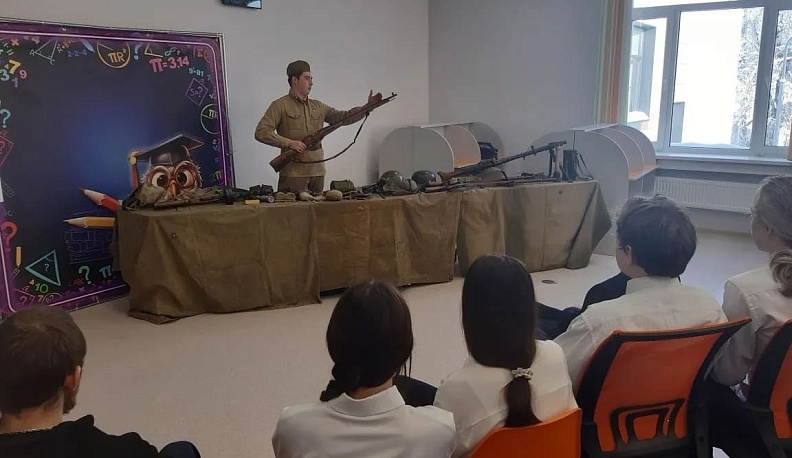 Калужские реконструкторы погрузили кондровских школьников в историю Великой Отечественной войны 