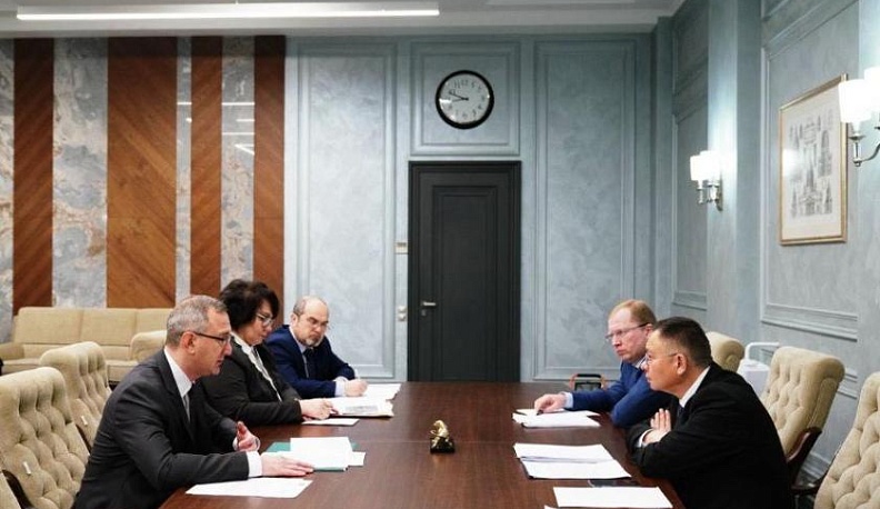 Министр строительства России и губернатор Калужской области провели рабочую встречу