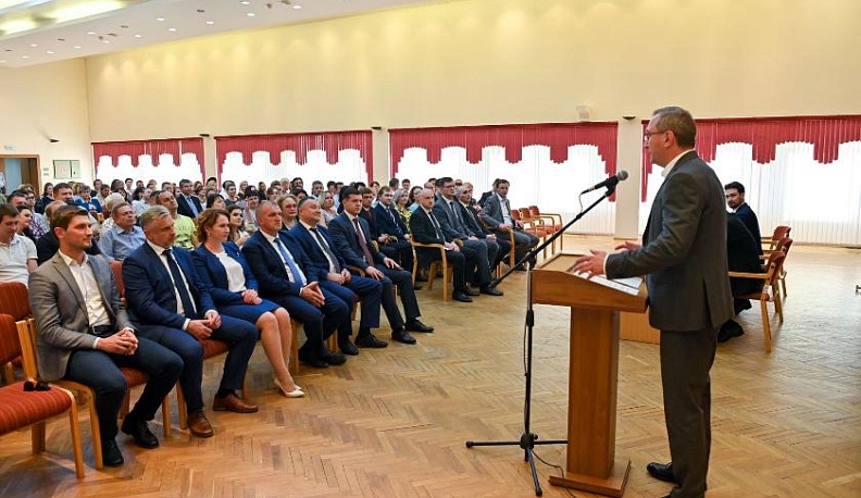 Владислав Шапша поздравил коллектив «Агрисовгаз» с 30-летием образования компании