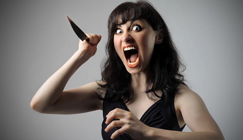 В Барятине пьяная женщина всадила нож в знакомого