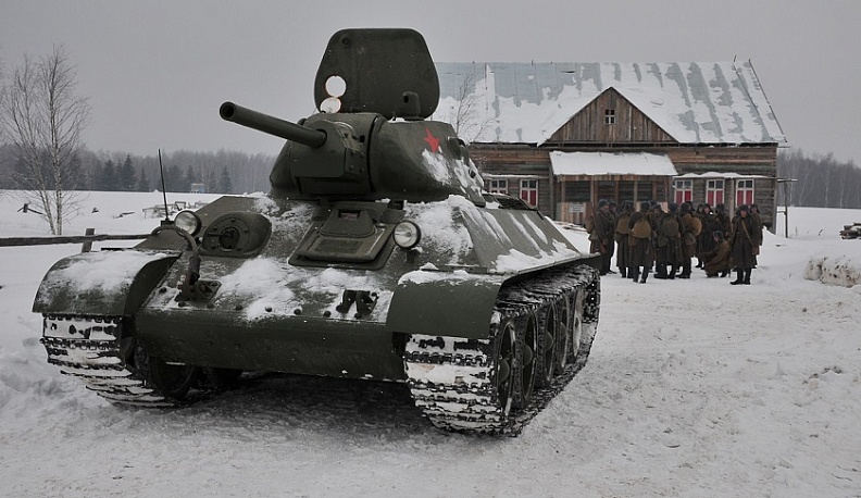 Известный режиссер снимает военный фильм в Медыни