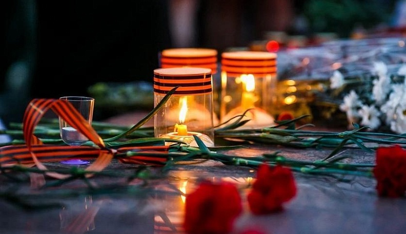 Символичную свечу памяти в День памяти и скорби зажгли молодые калужские поэты и писатели 