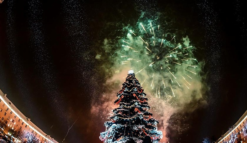 Калужанам подарят две главные новогодние елки