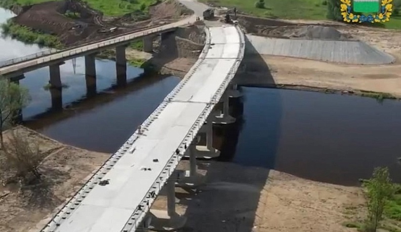 Новый мост через реку Жиздру в Козельском районе достроят до конца года