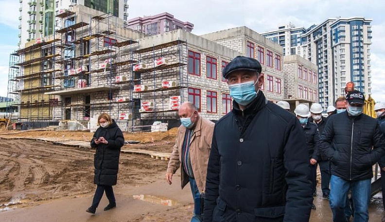 Владислав Шапша проконтролировал ход строительства детского сада в Обнинске