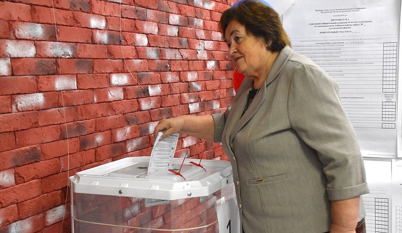 Стартом к голосованию на избирательных участках в Людиновском районе стало исполнение гимна России