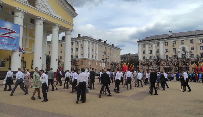 Калужские волонтеры станцевали «Вальс Победы»