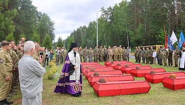 В Юхнове прошло торжественное перезахоронение останков красноармейцев
