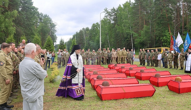 В Юхнове прошло торжественное перезахоронение останков красноармейцев
