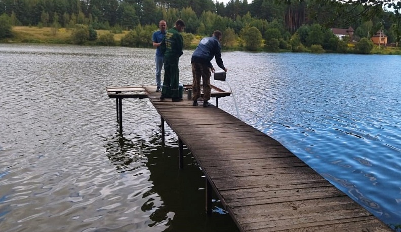 В Калужской области инспекторы миприроды взяли пробы воды из кировских водохранилищ