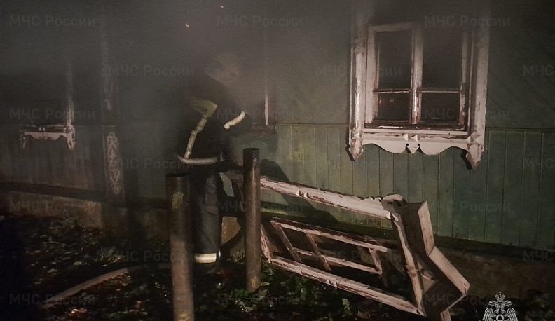 Жилой дом сгорел в Юхновском районе