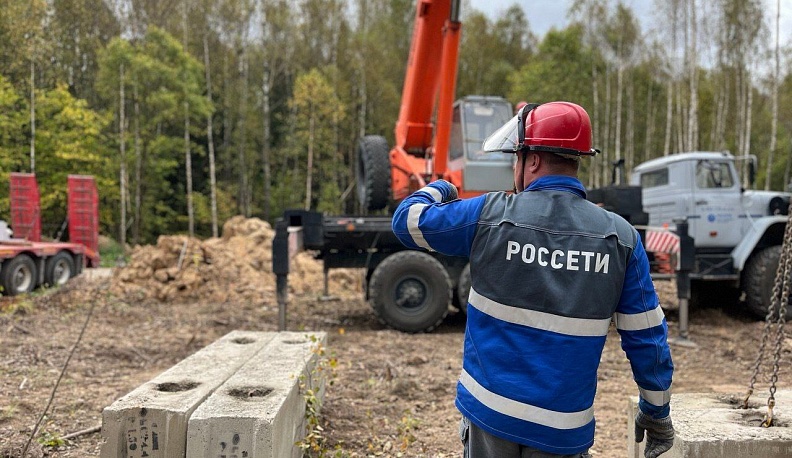 «Калугаэнерго» подключило к электросетям новый жилой комплекс для аграриев в Медынском районе