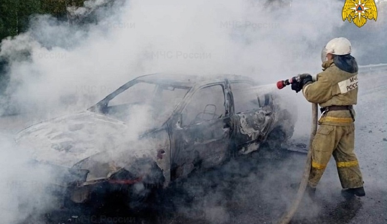 На трассе в Калужской области сгорел «Ниссан»
