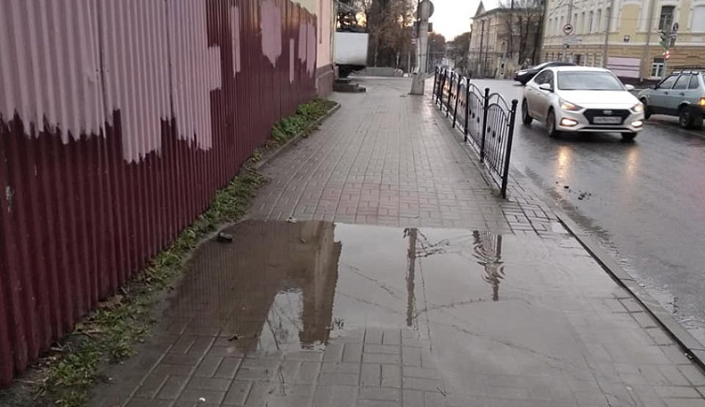 От лужи на улице Пушкина избавятся весной