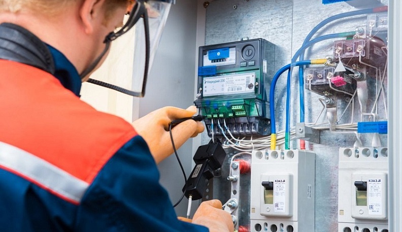 Владислав Шапша поздравил энергетиков с профессиональным праздником