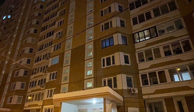 В квартире на улице Хрустальной в Калуге обнаружено два трупа