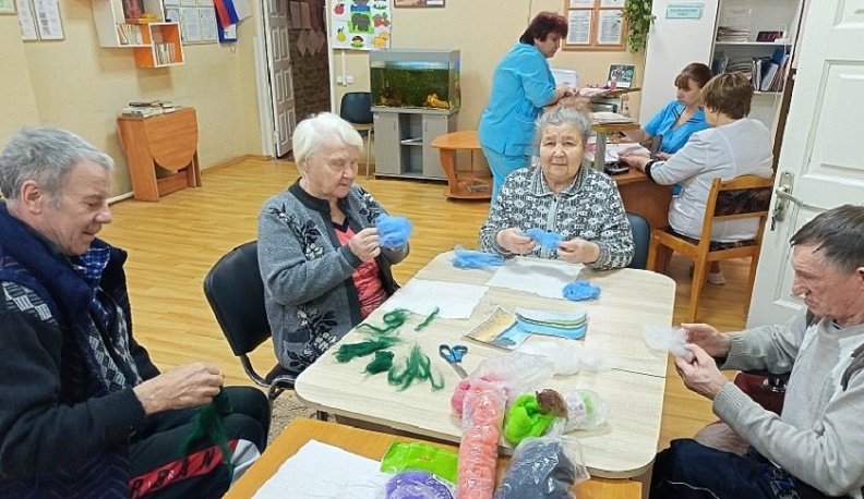 Проживающие в Новослободском доме-интернате освоили шерстяную живопись